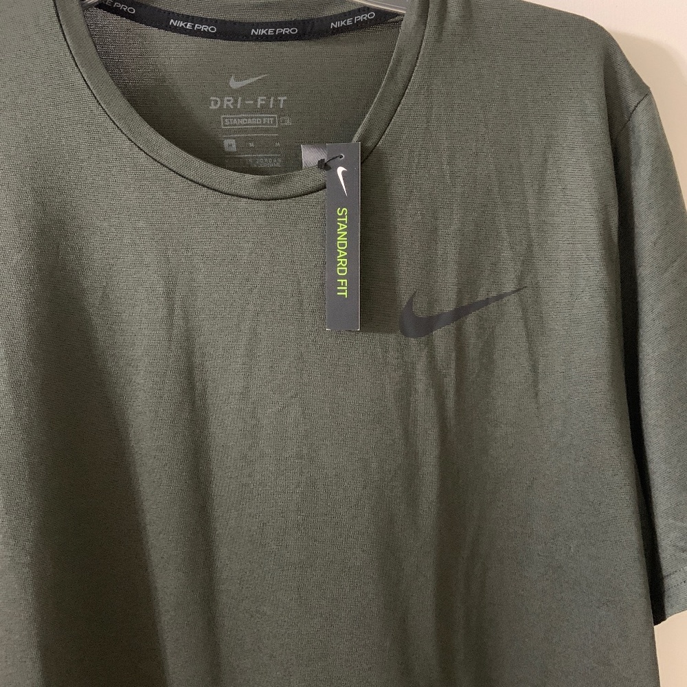 NEW- Nike Pro Mens Dry Fit Athletic Tee ( M) - NWT